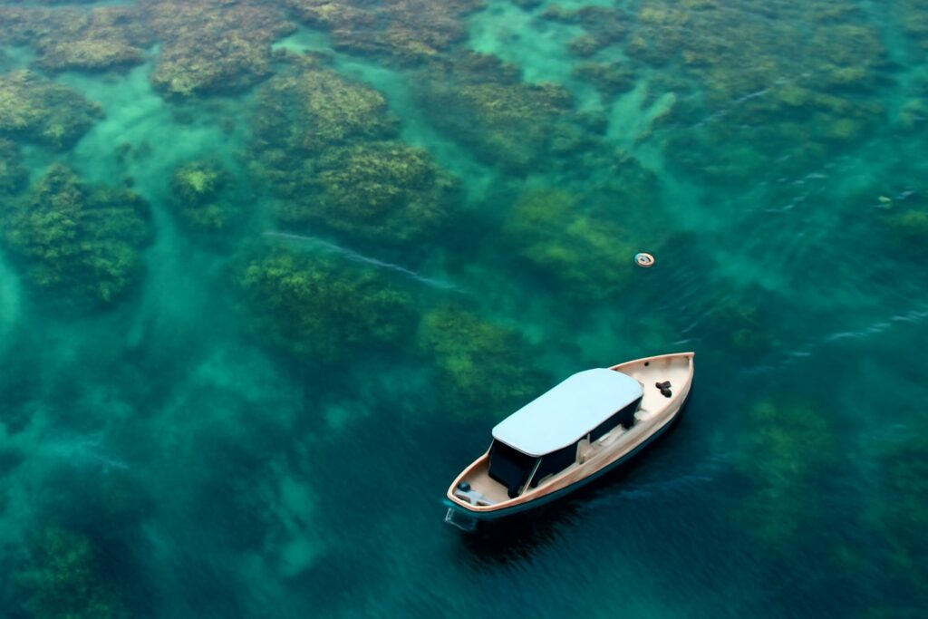 glass bottom boat tours and semi submersible vessels