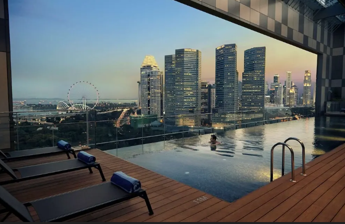 swiming pool with view of singapore