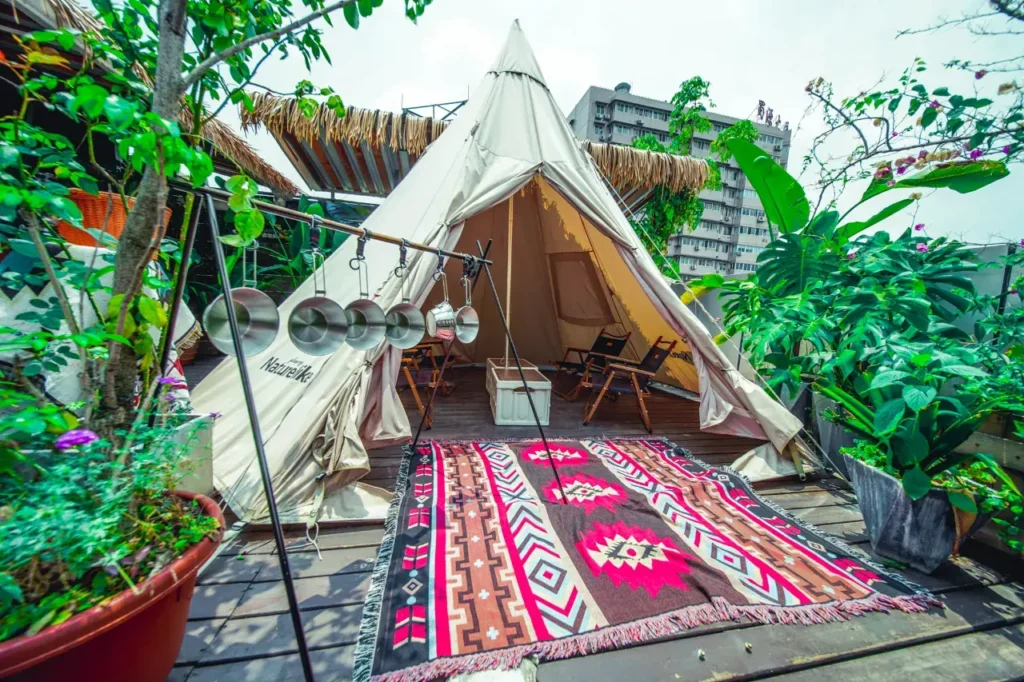 poshpacker flipflop youth hostel outdoor